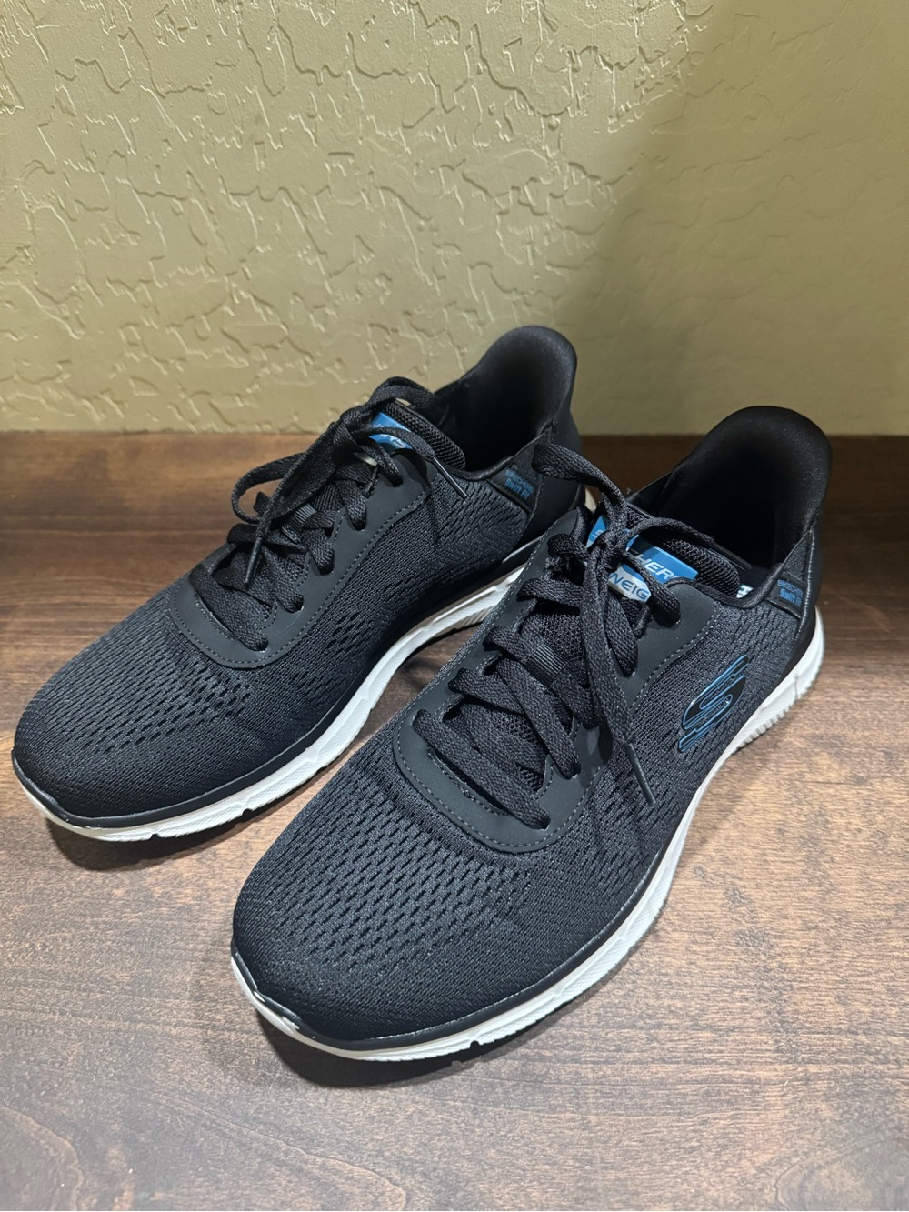 Skechers Mens Hands Free Slip-ins Swift Fit Sneakers size 10.5 M
